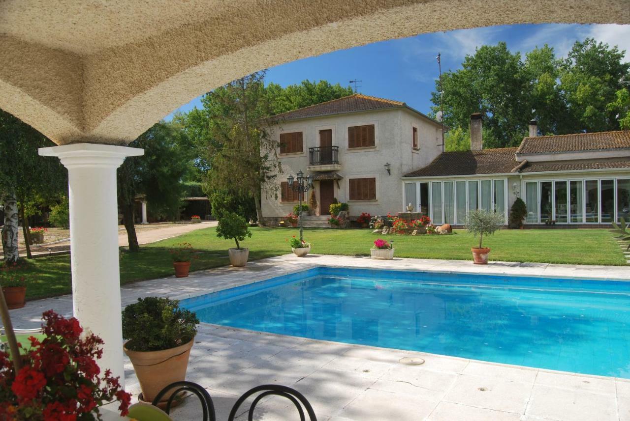 El Campillo Villa Pelabravo Exterior photo