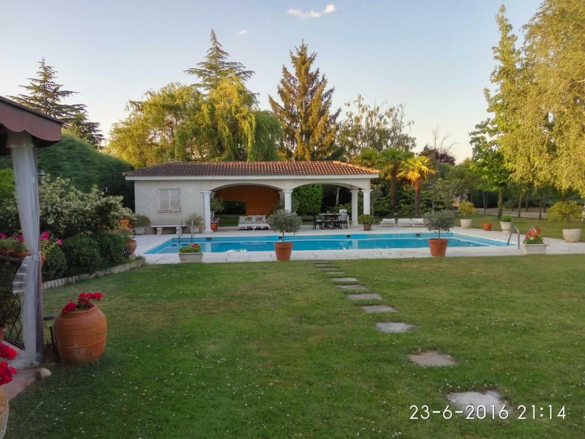 El Campillo Villa Pelabravo Exterior photo